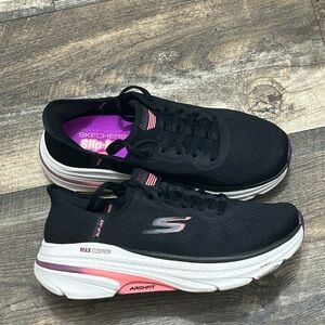 Skechers Womens Max
Cushioning Elite 2.0 Antilles Black
Running Shoes Sz 9